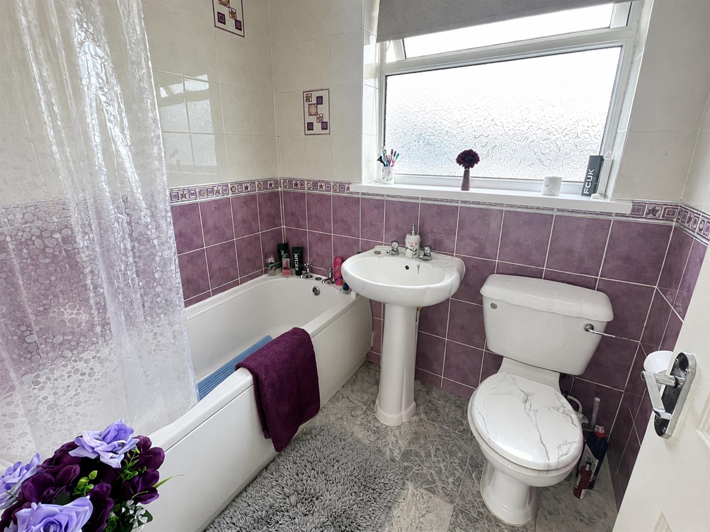 Clos Vernon Watkins, Gorseinon, Swansea, SA4 4DH